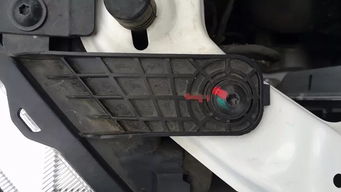 陸風新車大燈線未接，車主質疑車輛被私自維修，經銷商推責引發爭議